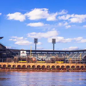 2br - Parking - 5 Min To North Shore! , Pittsburgh United States