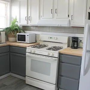Comfy 3 Bedroom - Family Friendly - Access , Pittsburgh United States